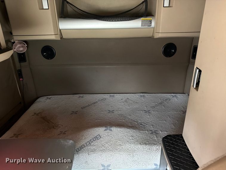 image for item YA1840 2020 Kenworth T680  semi truck