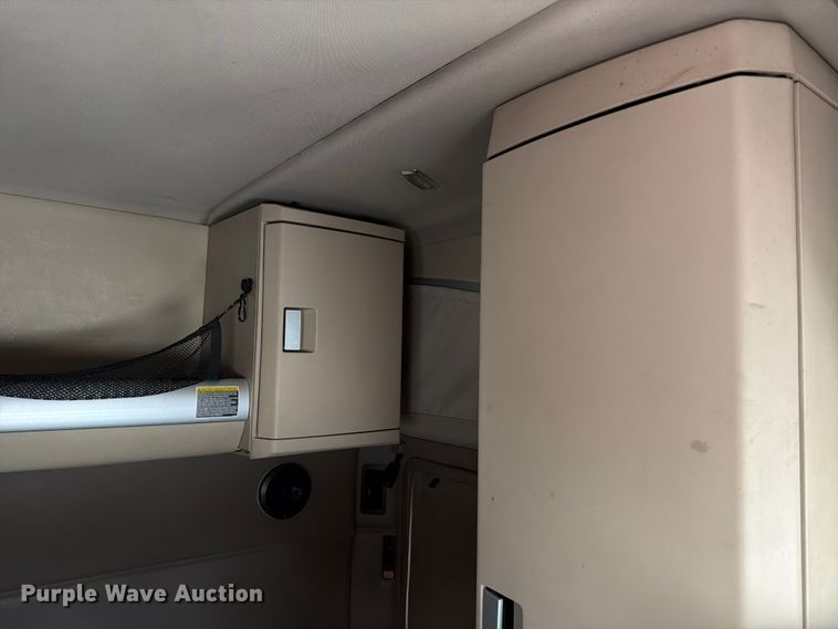 image for item YA1840 2020 Kenworth T680  semi truck