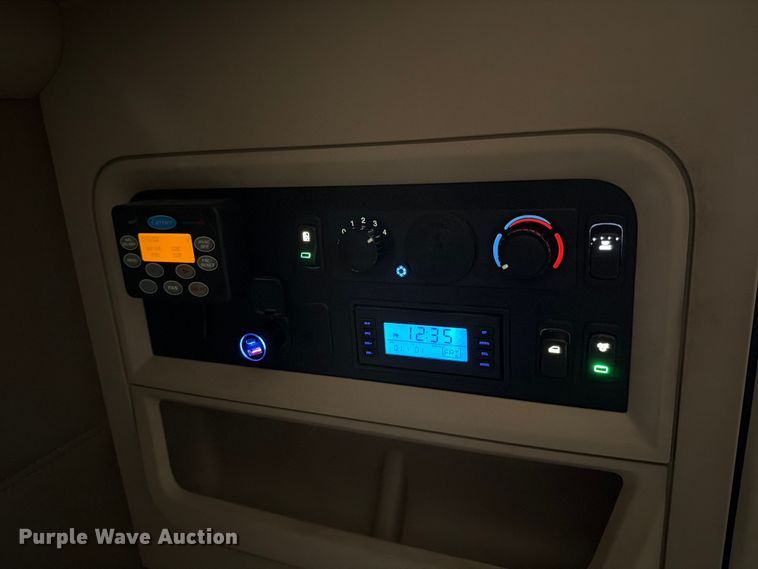 image for item YA1840 2020 Kenworth T680  semi truck