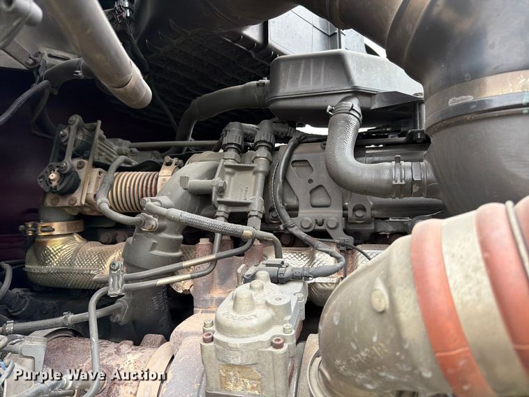 image for item YA1840 2020 Kenworth T680  semi truck