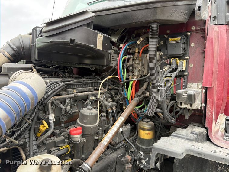 image for item YA1840 2020 Kenworth T680  semi truck