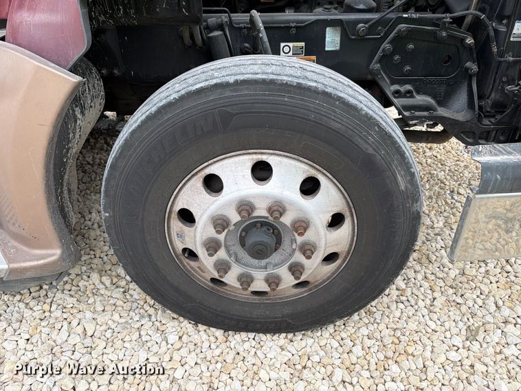 image for item YA1840 2020 Kenworth T680  semi truck