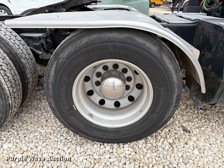 image for item YA1840 2020 Kenworth T680  semi truck