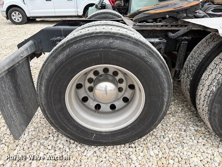 image for item YA1840 2020 Kenworth T680  semi truck