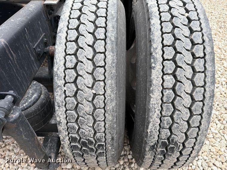 image for item YA1840 2020 Kenworth T680  semi truck