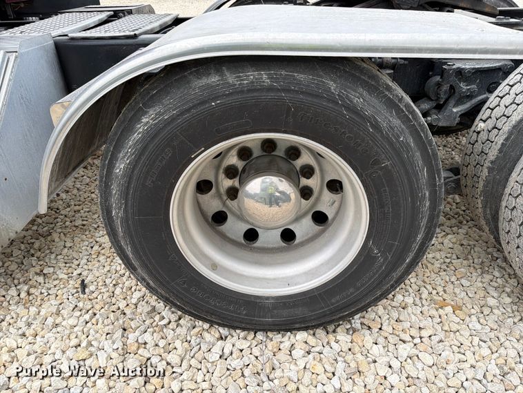 image for item YA1840 2020 Kenworth T680  semi truck