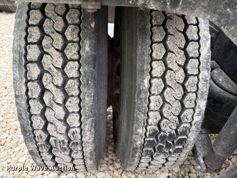 image for item YA1840 2020 Kenworth T680  semi truck