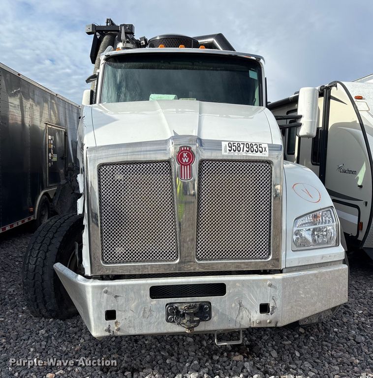 image for item YA1852 2025 Kenworth T880 hydrovac truck