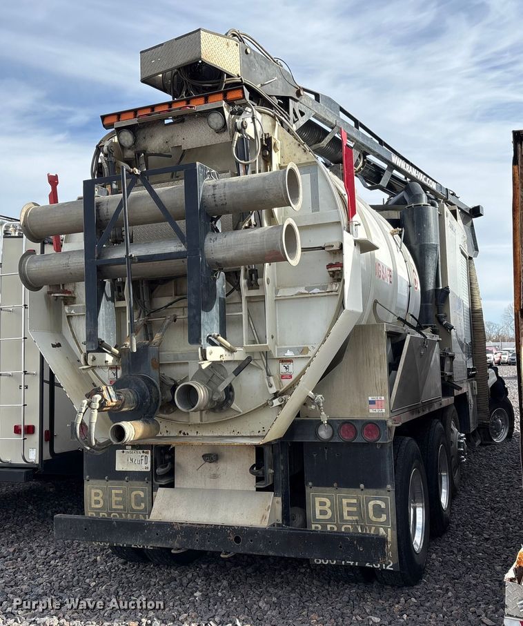 image for item YA1852 2025 Kenworth T880 hydrovac truck