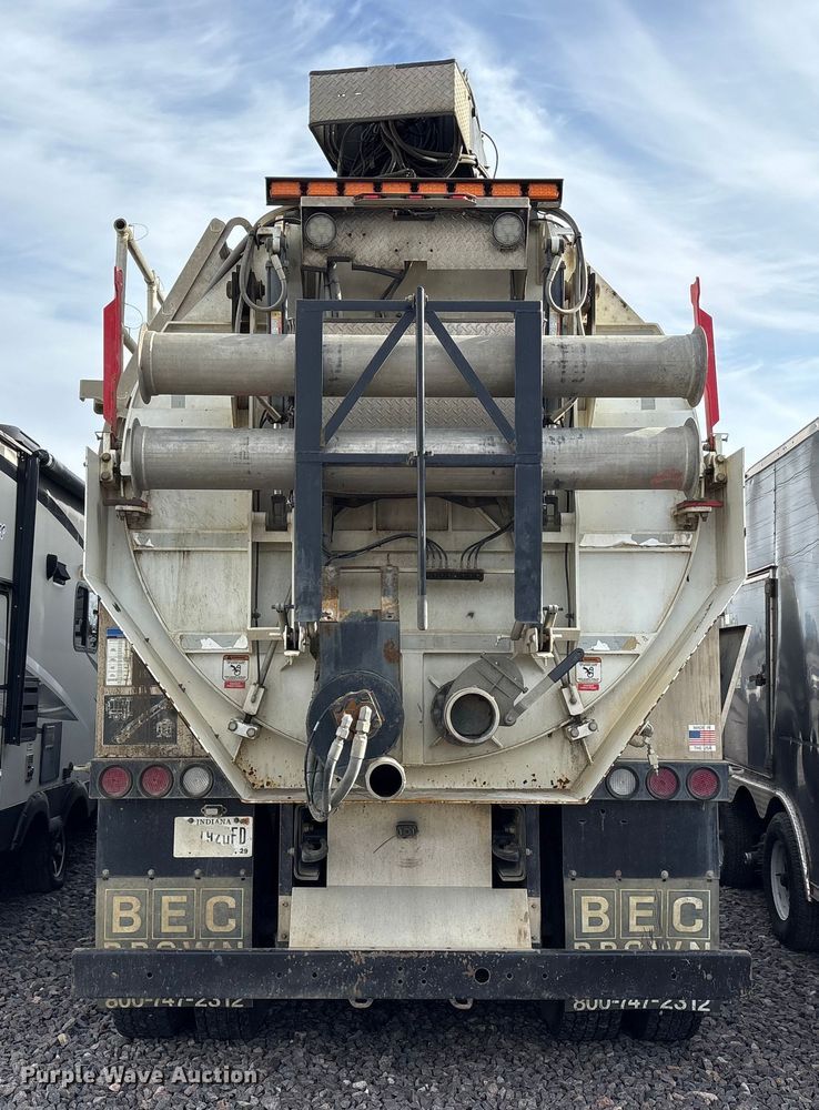 image for item YA1852 2025 Kenworth T880 hydrovac truck