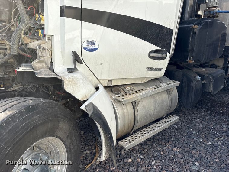 image for item YA1852 2025 Kenworth T880 hydrovac truck