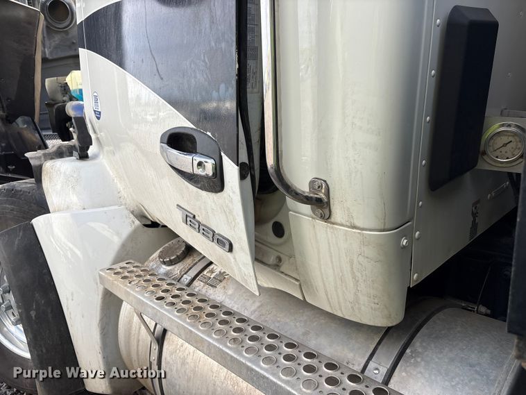 image for item YA1852 2025 Kenworth T880 hydrovac truck