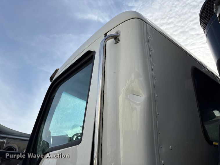 image for item YA1852 2025 Kenworth T880 hydrovac truck