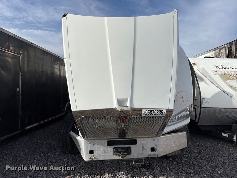 image for item YA1852 2025 Kenworth T880 hydrovac truck