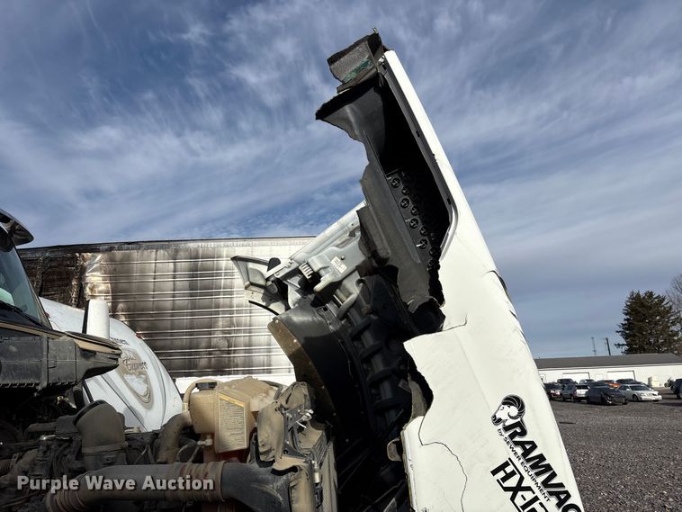 image for item YA1852 2025 Kenworth T880 hydrovac truck