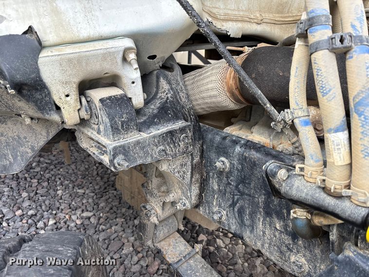 image for item YA1852 2025 Kenworth T880 hydrovac truck