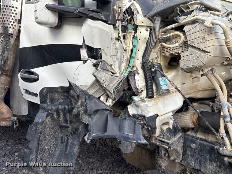 image for item YA1852 2025 Kenworth T880 hydrovac truck