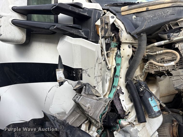 image for item YA1852 2025 Kenworth T880 hydrovac truck