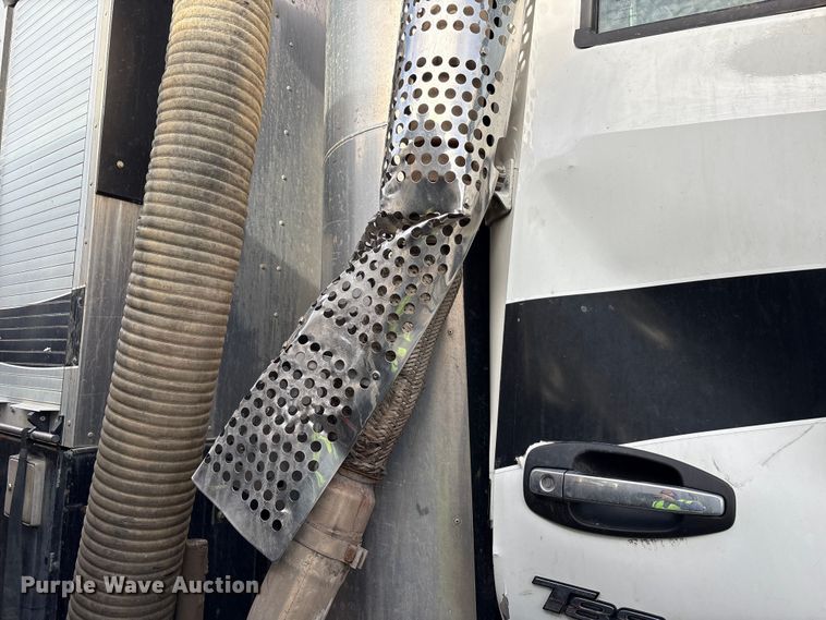 image for item YA1852 2025 Kenworth T880 hydrovac truck