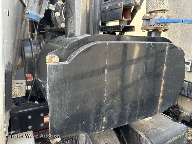 image for item YA1852 2025 Kenworth T880 hydrovac truck