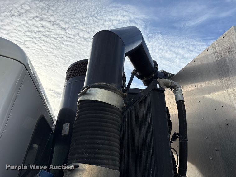 image for item YA1852 2025 Kenworth T880 hydrovac truck