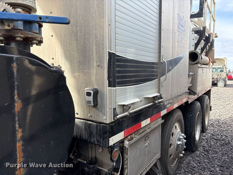 image for item YA1852 2025 Kenworth T880 hydrovac truck