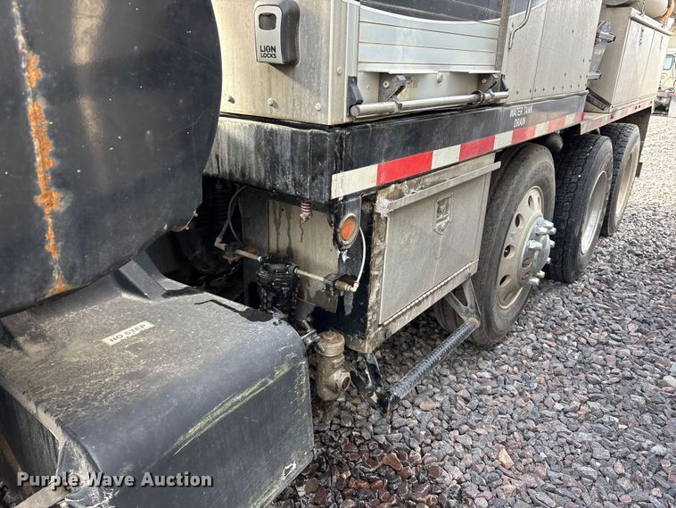 image for item YA1852 2025 Kenworth T880 hydrovac truck