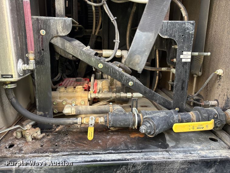 image for item YA1852 2025 Kenworth T880 hydrovac truck