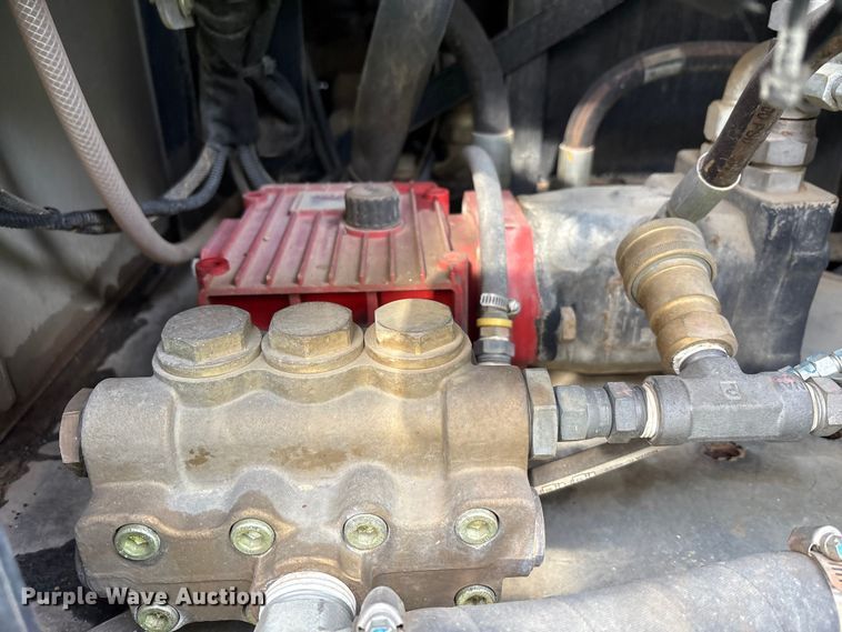 image for item YA1852 2025 Kenworth T880 hydrovac truck