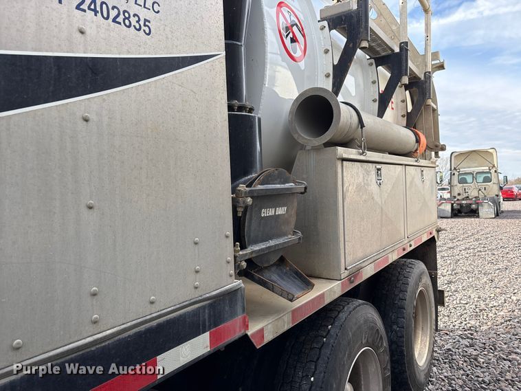 image for item YA1852 2025 Kenworth T880 hydrovac truck
