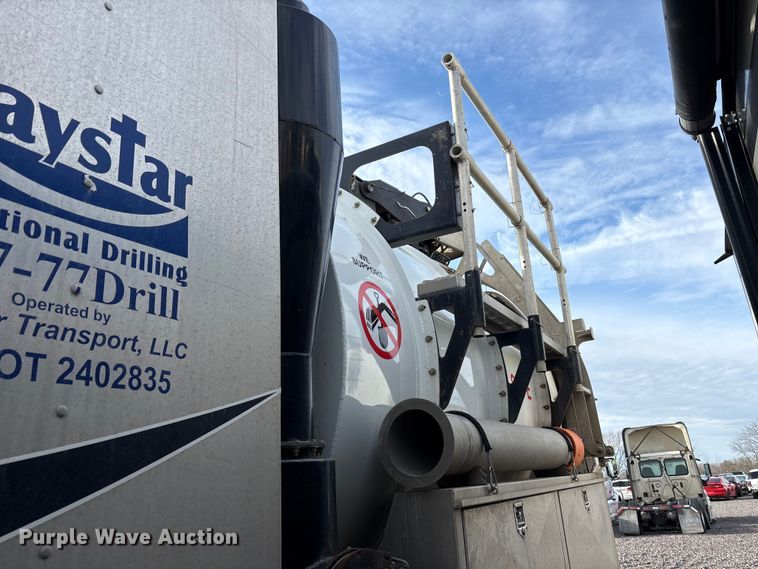 image for item YA1852 2025 Kenworth T880 hydrovac truck