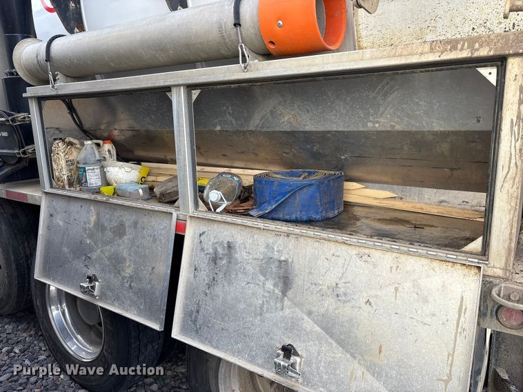 image for item YA1852 2025 Kenworth T880 hydrovac truck