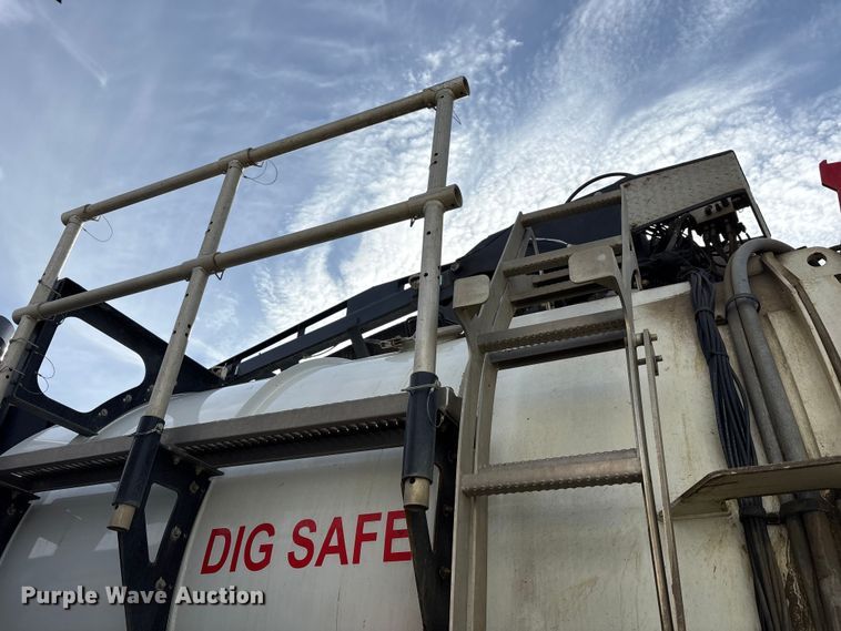 image for item YA1852 2025 Kenworth T880 hydrovac truck