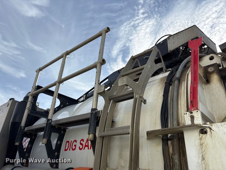 image for item YA1852 2025 Kenworth T880 hydrovac truck