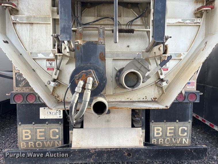 image for item YA1852 2025 Kenworth T880 hydrovac truck