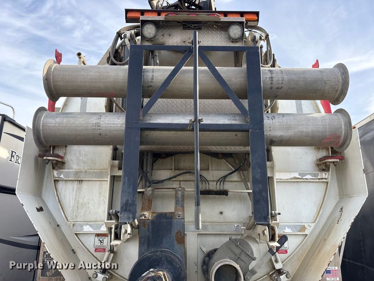 image for item YA1852 2025 Kenworth T880 hydrovac truck