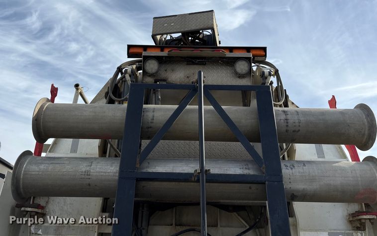 image for item YA1852 2025 Kenworth T880 hydrovac truck