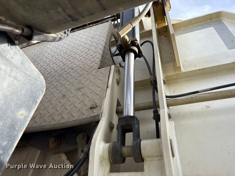 image for item YA1852 2025 Kenworth T880 hydrovac truck