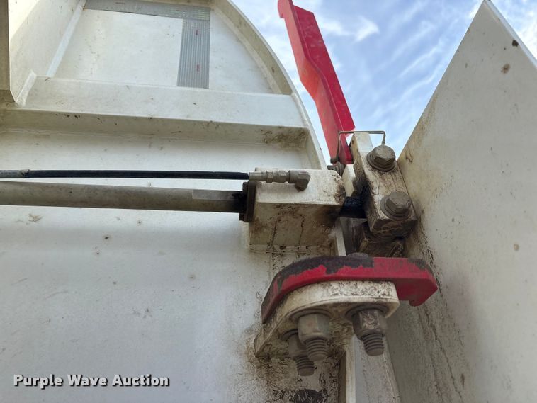 image for item YA1852 2025 Kenworth T880 hydrovac truck