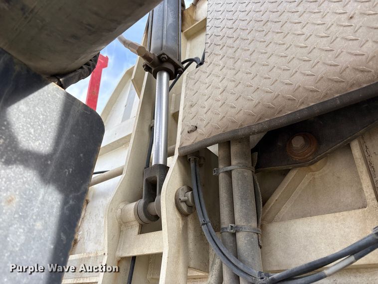 image for item YA1852 2025 Kenworth T880 hydrovac truck