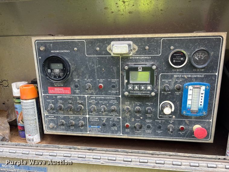 image for item YA1852 2025 Kenworth T880 hydrovac truck