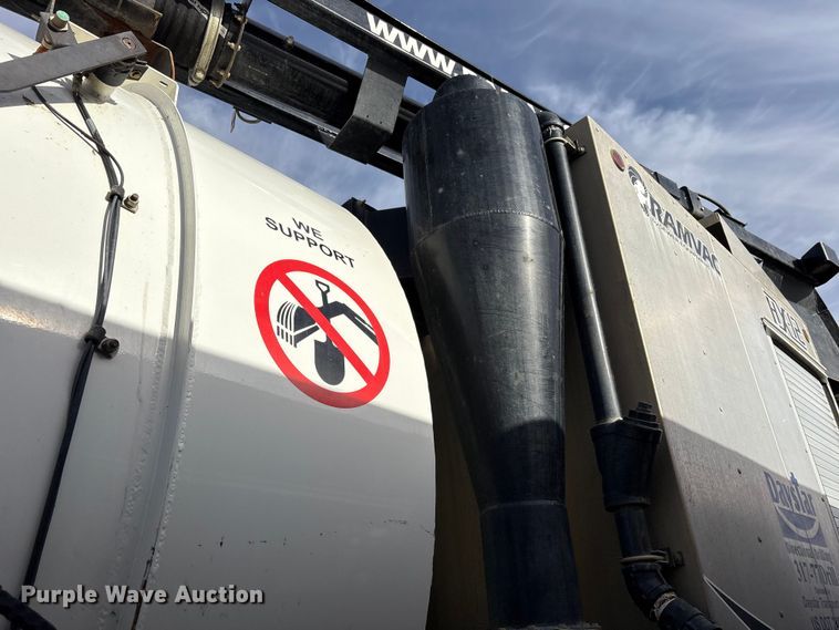 image for item YA1852 2025 Kenworth T880 hydrovac truck