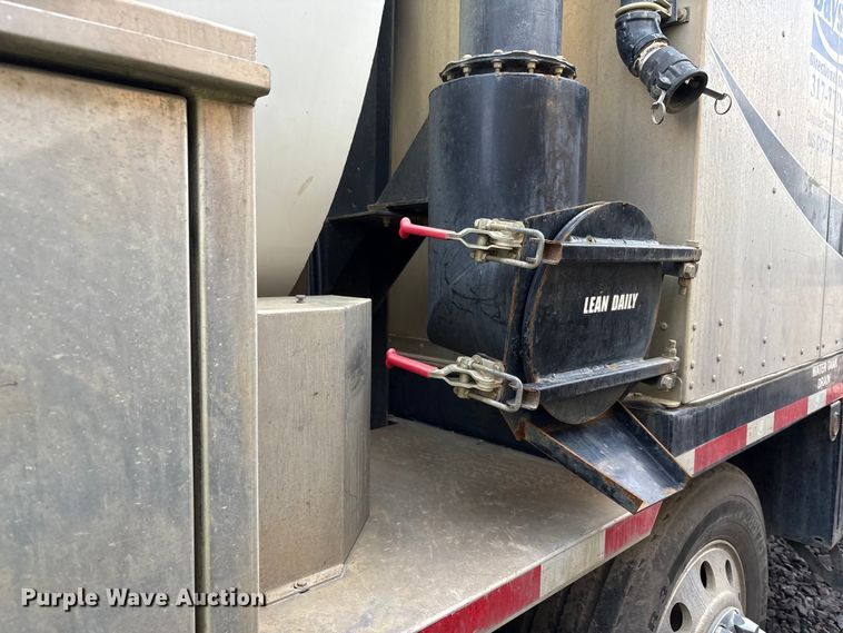 image for item YA1852 2025 Kenworth T880 hydrovac truck