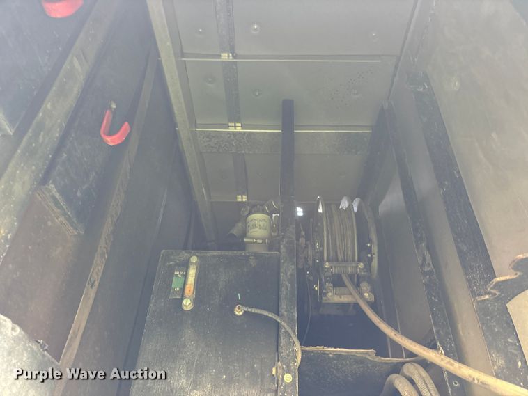 image for item YA1852 2025 Kenworth T880 hydrovac truck