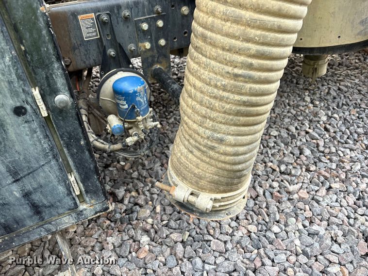 image for item YA1852 2025 Kenworth T880 hydrovac truck