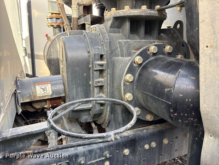 image for item YA1852 2025 Kenworth T880 hydrovac truck