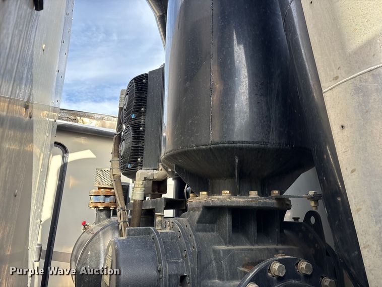 image for item YA1852 2025 Kenworth T880 hydrovac truck