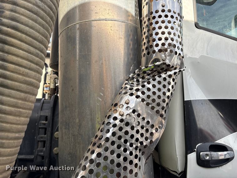 image for item YA1852 2025 Kenworth T880 hydrovac truck