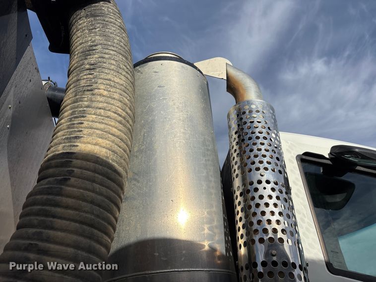 image for item YA1852 2025 Kenworth T880 hydrovac truck