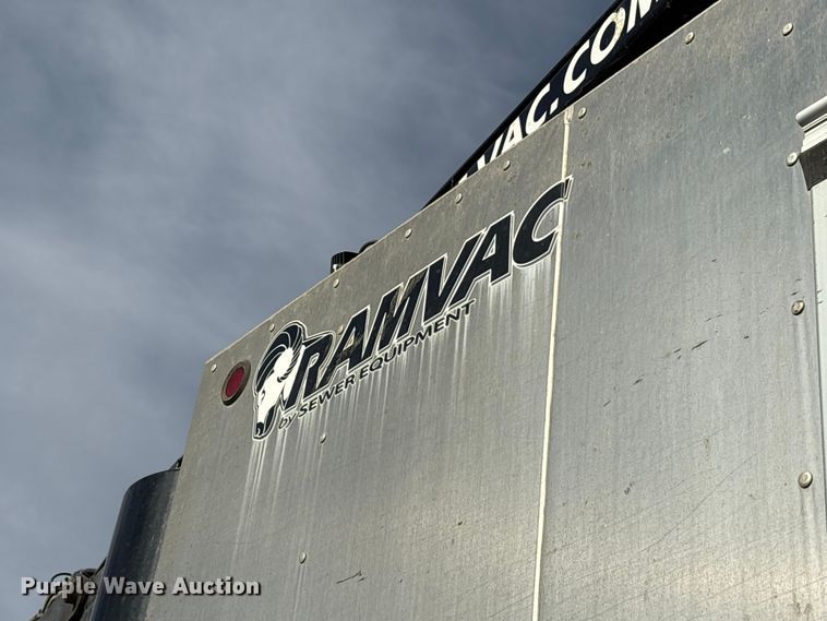 image for item YA1852 2025 Kenworth T880 hydrovac truck